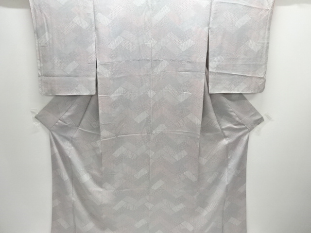 檜垣に花模様小紋着物